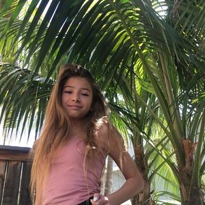 Meet your Posher, Emi